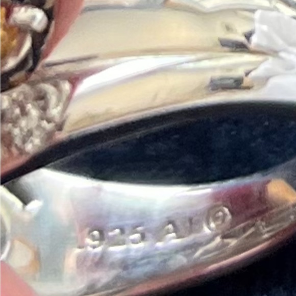 Flower ring sterling silver. Perfect Spring pop of pretty for your finger Size 7 - Picture 8 of 8